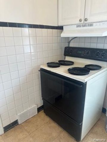 15067 Sumner, Redford, MI 48239