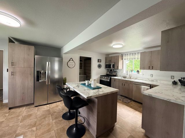 1418 11TH AVE NW, Minot, ND 58703