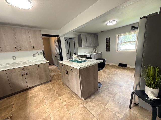 1418 11TH AVE NW, Minot, ND 58703