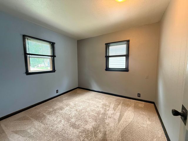 1418 11TH AVE NW, Minot, ND 58703