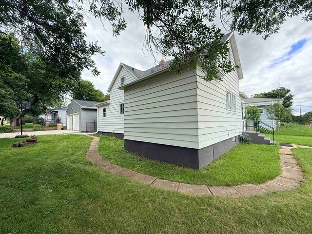 1418 11TH AVE NW, Minot, ND 58703