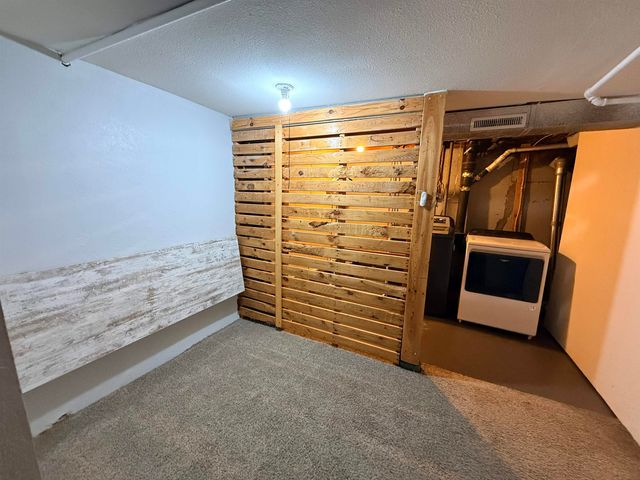 1418 11TH AVE NW, Minot, ND 58703