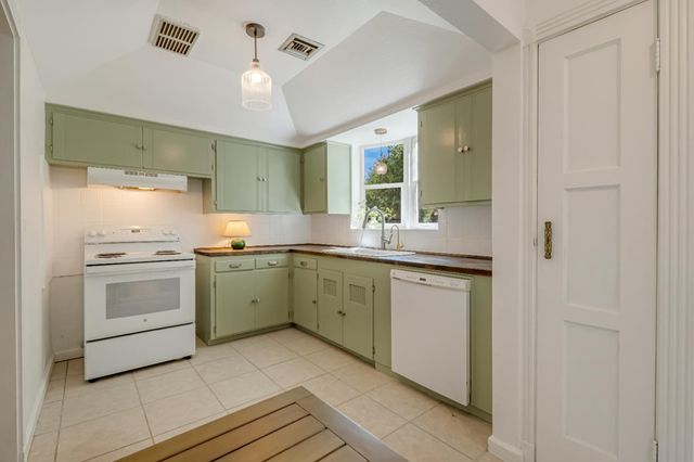 805 N Adoline Avenue, Fresno, CA 93728