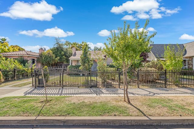 805 N Adoline Avenue, Fresno, CA 93728