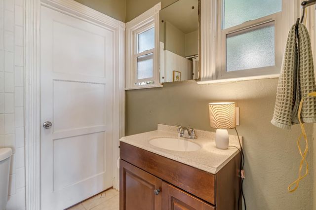 805 N Adoline Avenue, Fresno, CA 93728