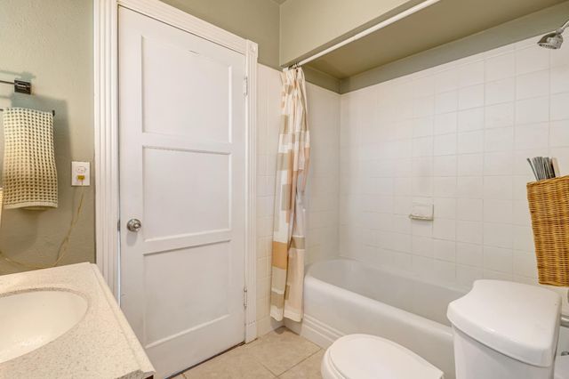 805 N Adoline Avenue, Fresno, CA 93728
