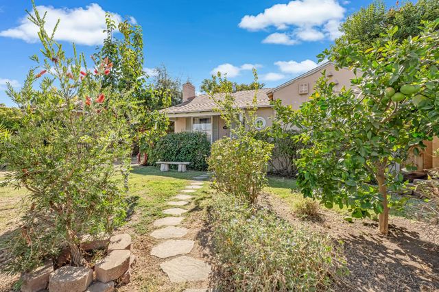 805 N Adoline Avenue, Fresno, CA 93728
