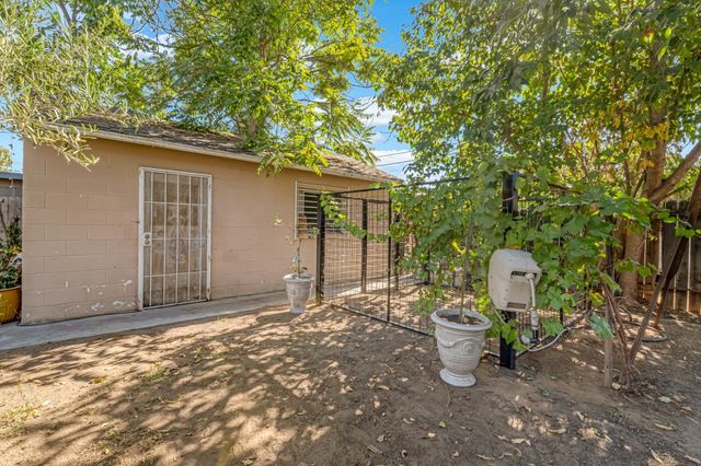 805 N Adoline Avenue, Fresno, CA 93728