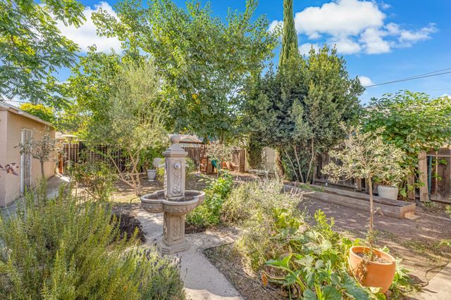 805 N Adoline Avenue, Fresno, CA 93728