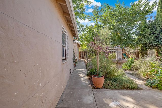 805 N Adoline Avenue, Fresno, CA 93728