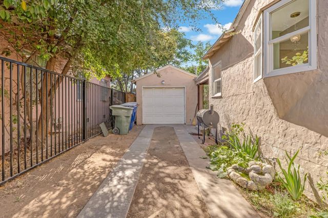 805 N Adoline Avenue, Fresno, CA 93728