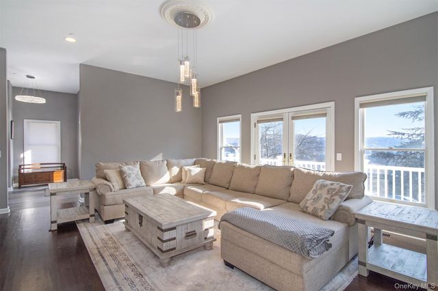 22 Lewis Avenue, Dobbs Ferry, NY 10522