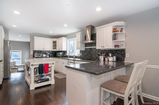 22 Lewis Avenue, Dobbs Ferry, NY 10522