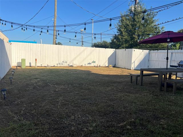 10902 Seneca Street, Houston, TX 77016