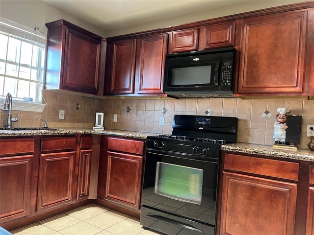 10902 Seneca Street, Houston, TX 77016