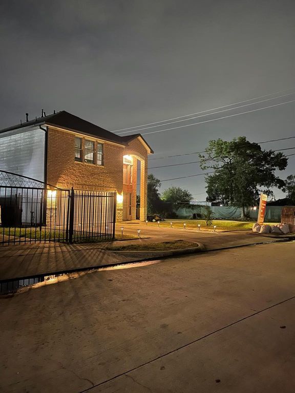 10902 Seneca Street, Houston, TX 77016