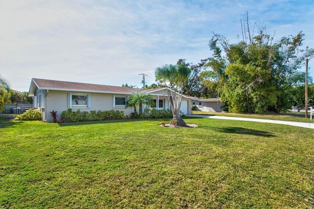 2572 JEFFERSON CIRCLE, Sarasota, FL 34239
