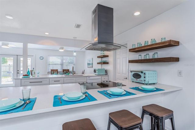 2572 JEFFERSON CIRCLE, Sarasota, FL 34239