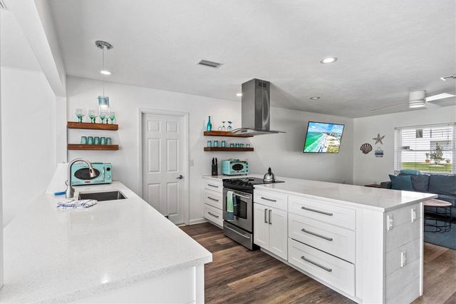 2572 JEFFERSON CIRCLE, Sarasota, FL 34239