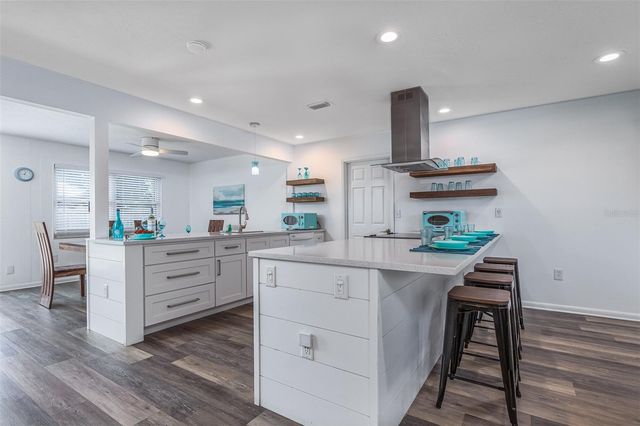 2572 JEFFERSON CIRCLE, Sarasota, FL 34239