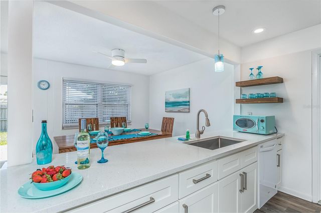 2572 JEFFERSON CIRCLE, Sarasota, FL 34239