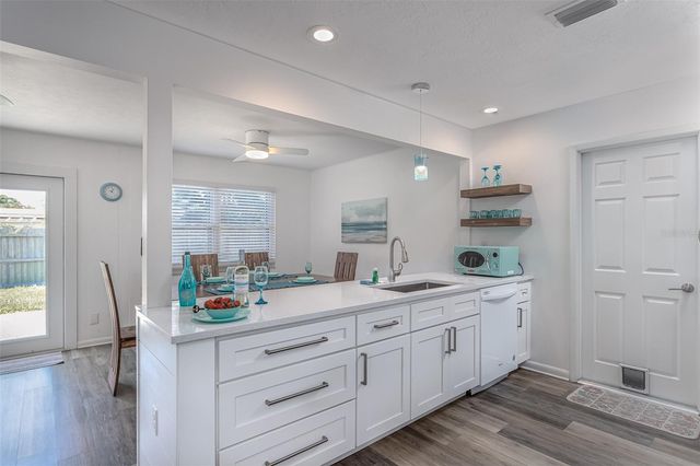 2572 JEFFERSON CIRCLE, Sarasota, FL 34239