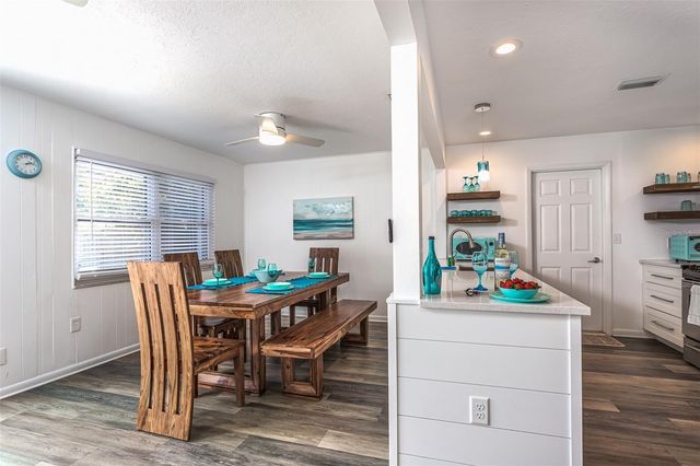 2572 JEFFERSON CIRCLE, Sarasota, FL 34239