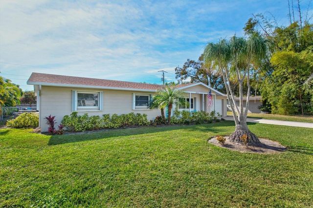 2572 JEFFERSON CIRCLE, Sarasota, FL 34239