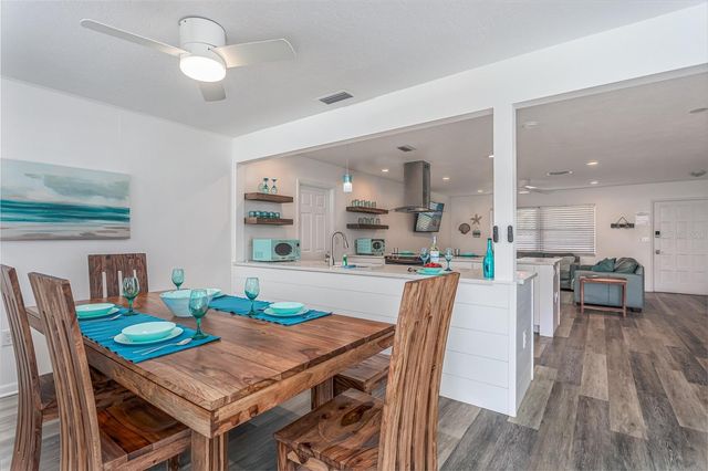 2572 JEFFERSON CIRCLE, Sarasota, FL 34239