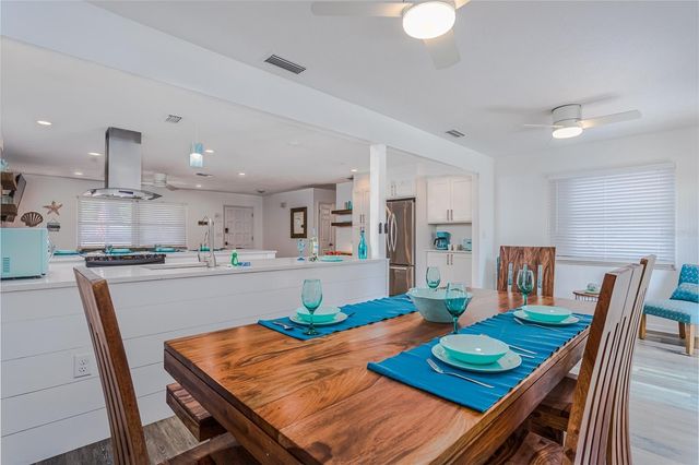 2572 JEFFERSON CIRCLE, Sarasota, FL 34239