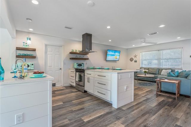 2572 JEFFERSON CIRCLE, Sarasota, FL 34239