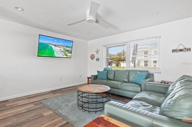 2572 JEFFERSON CIRCLE, Sarasota, FL 34239