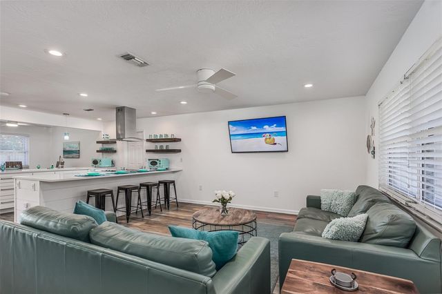 2572 JEFFERSON CIRCLE, Sarasota, FL 34239