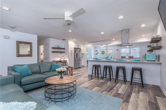 2572 JEFFERSON CIRCLE, Sarasota, FL 34239