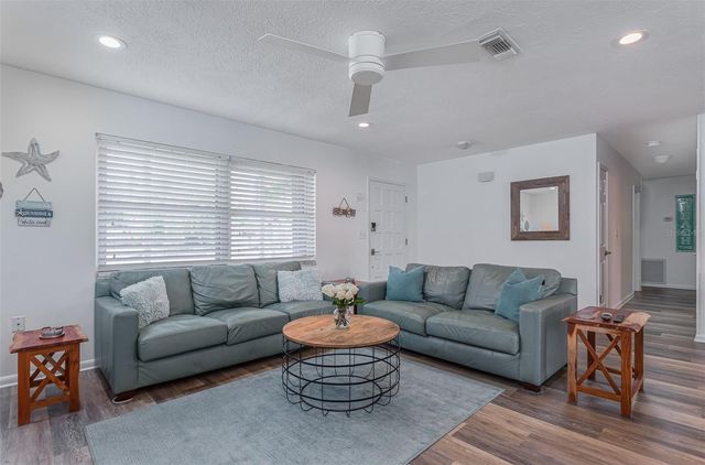 2572 JEFFERSON CIRCLE, Sarasota, FL 34239
