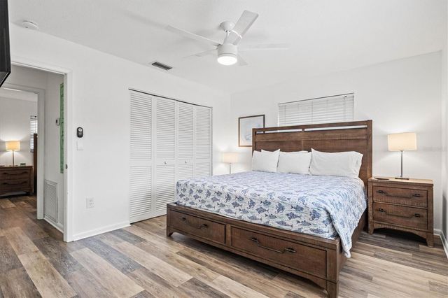 2572 JEFFERSON CIRCLE, Sarasota, FL 34239