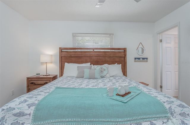 2572 JEFFERSON CIRCLE, Sarasota, FL 34239