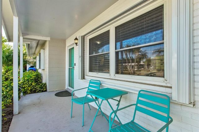 2572 JEFFERSON CIRCLE, Sarasota, FL 34239