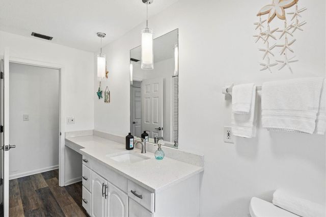 2572 JEFFERSON CIRCLE, Sarasota, FL 34239
