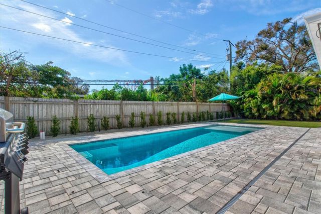 2572 JEFFERSON CIRCLE, Sarasota, FL 34239