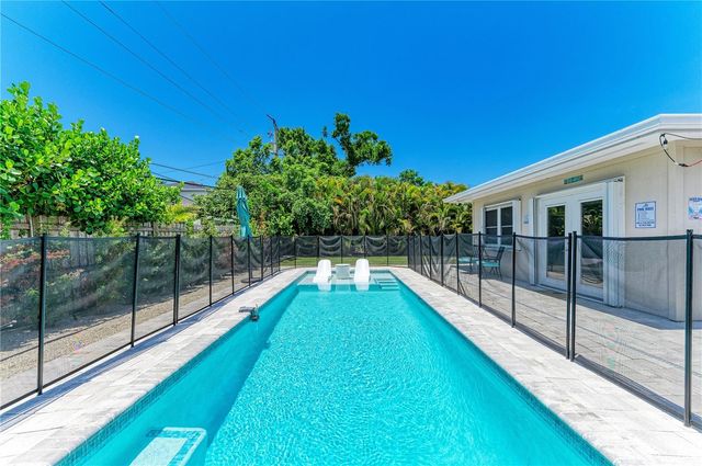 2572 JEFFERSON CIRCLE, Sarasota, FL 34239