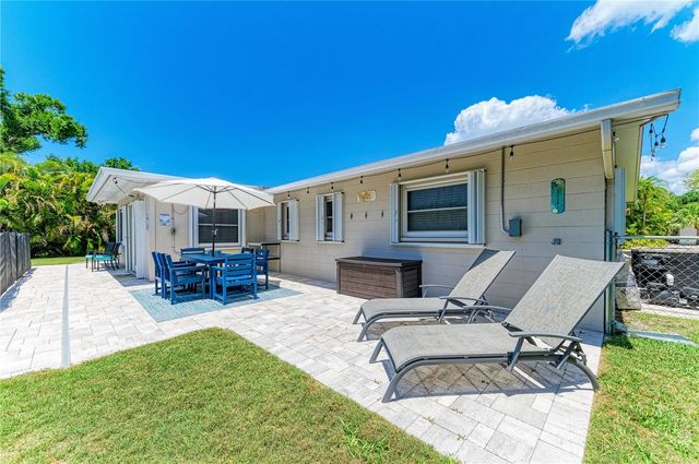 2572 JEFFERSON CIRCLE, Sarasota, FL 34239