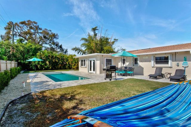 2572 JEFFERSON CIRCLE, Sarasota, FL 34239