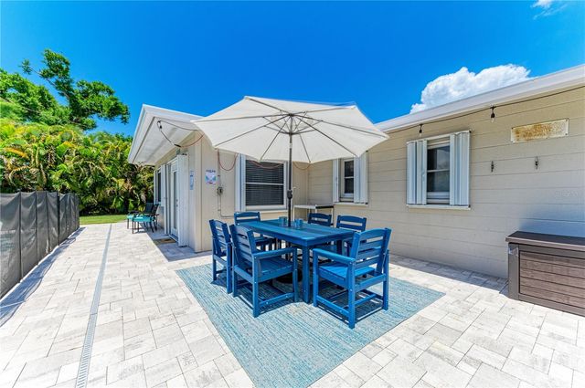 2572 JEFFERSON CIRCLE, Sarasota, FL 34239