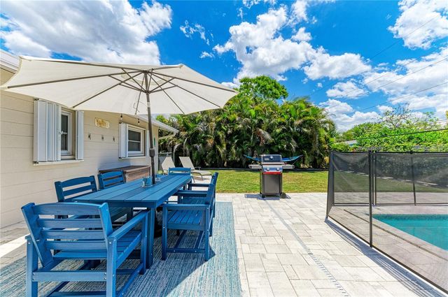 2572 JEFFERSON CIRCLE, Sarasota, FL 34239