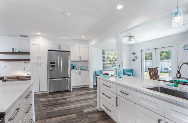 2572 JEFFERSON CIRCLE, Sarasota, FL 34239