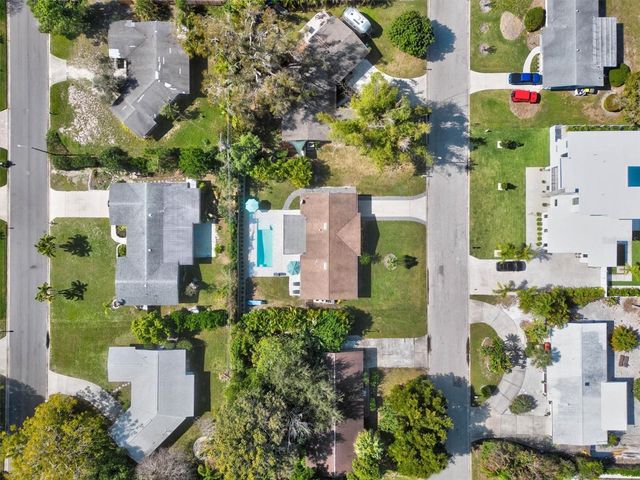 2572 JEFFERSON CIRCLE, Sarasota, FL 34239