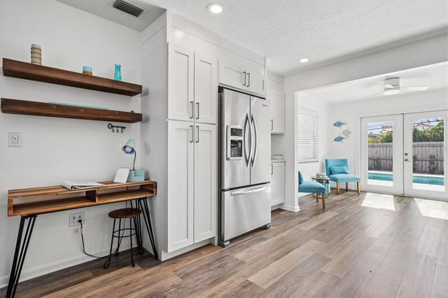 2572 JEFFERSON CIRCLE, Sarasota, FL 34239