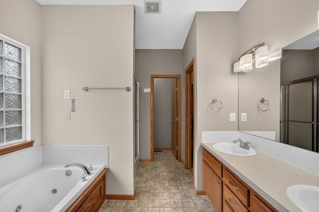 620 S Stoneridge, Valley Center, KS 67147