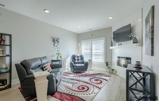 1903 S 7th Street, Omaha, NE 68108